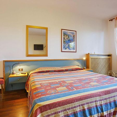 Residenz Moncucco Apartment Luino Bagian luar foto