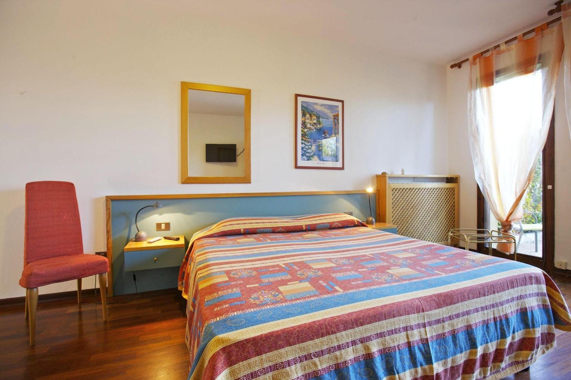 Residenz Moncucco Apartment Luino Bagian luar foto