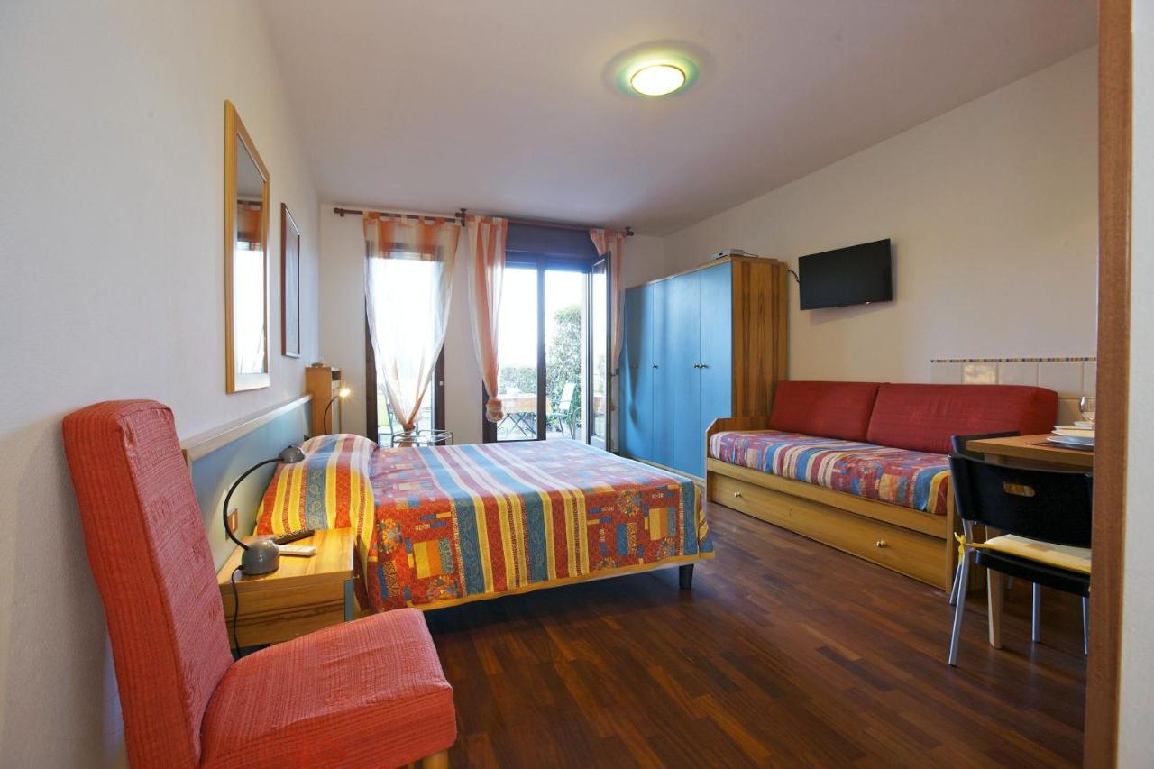 Residenz Moncucco Apartment Luino Bagian luar foto